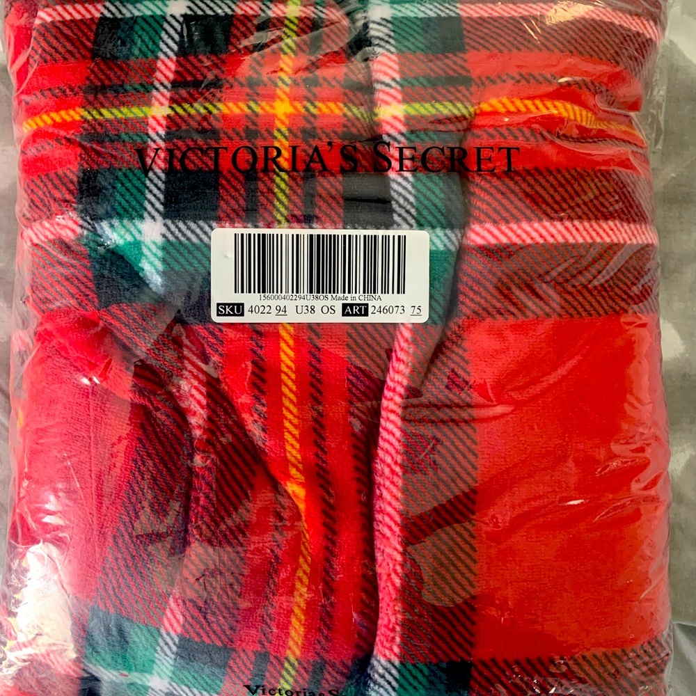 PINK Throw